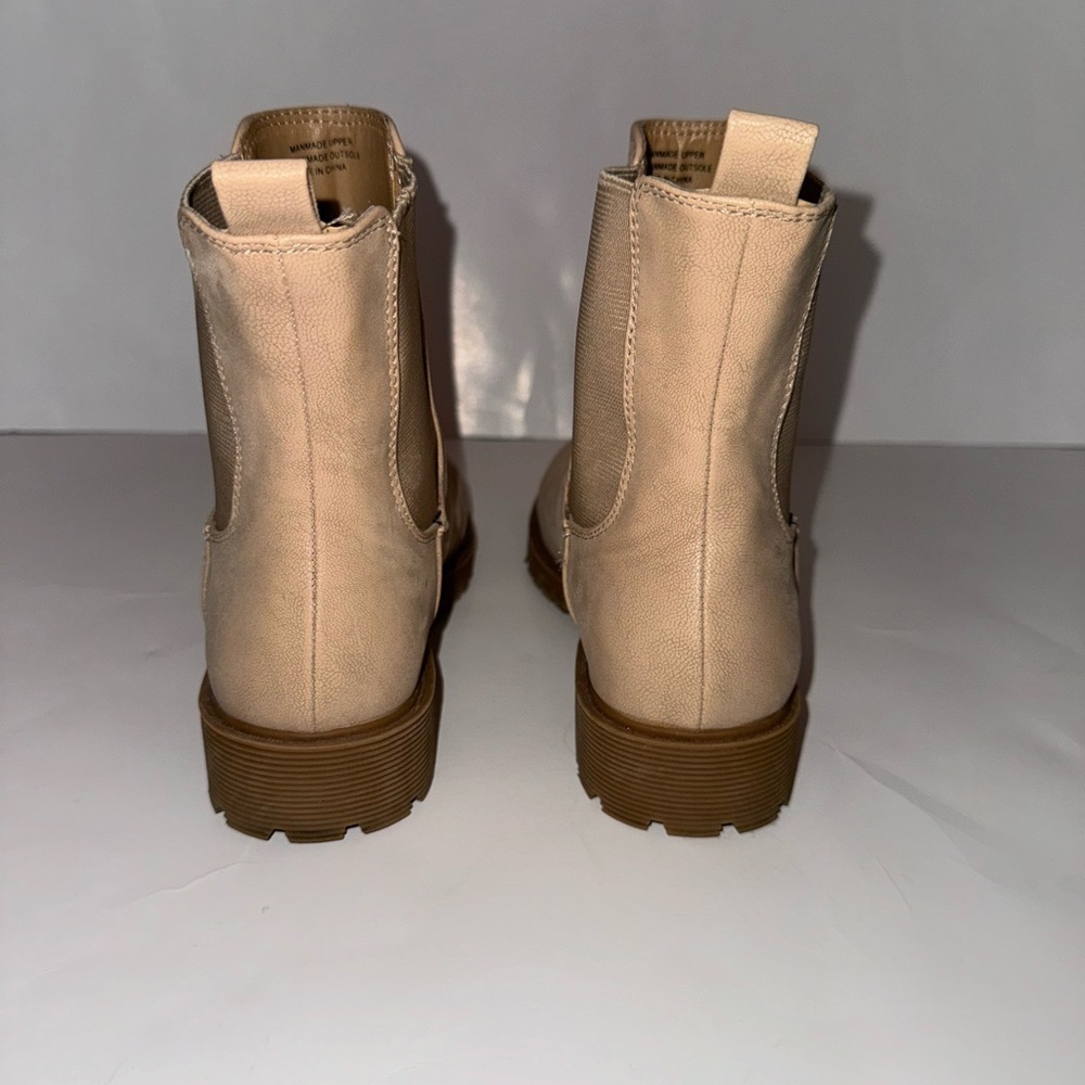 Loft size 6 tan Chelsea boots in excellent condition perfect for fall & winter - Picture 4 of 8